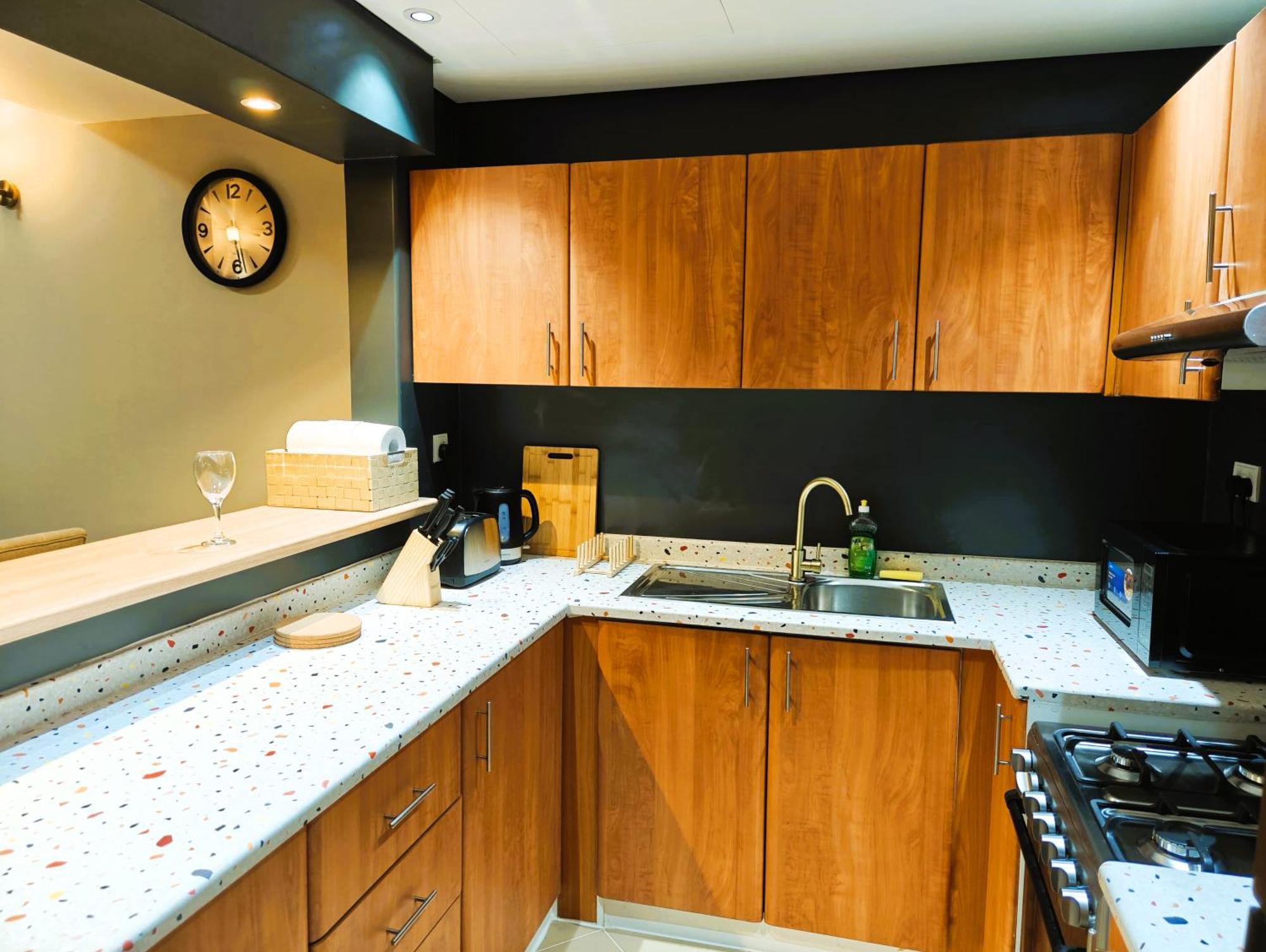 369 Stays- 1 Bedroom Apartment In Sports City Дубай Екстериор снимка